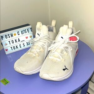 ✨🆕BNWOB!NEVER WORN!White & Pink Puma Sneakers! Sz Women’s 9.5!✨